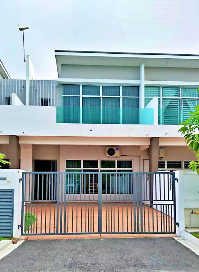 Desaru Cosy Homestay - Near Waterpark, Beach, Rapid -Wifi, Tvbox, Steamboat, Bbq Available Exteriör bild