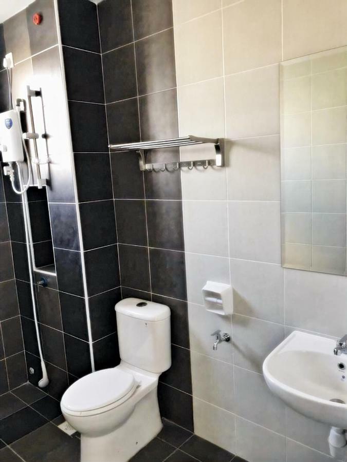 Desaru Cosy Homestay - Near Waterpark, Beach, Rapid -Wifi, Tvbox, Steamboat, Bbq Available Exteriör bild