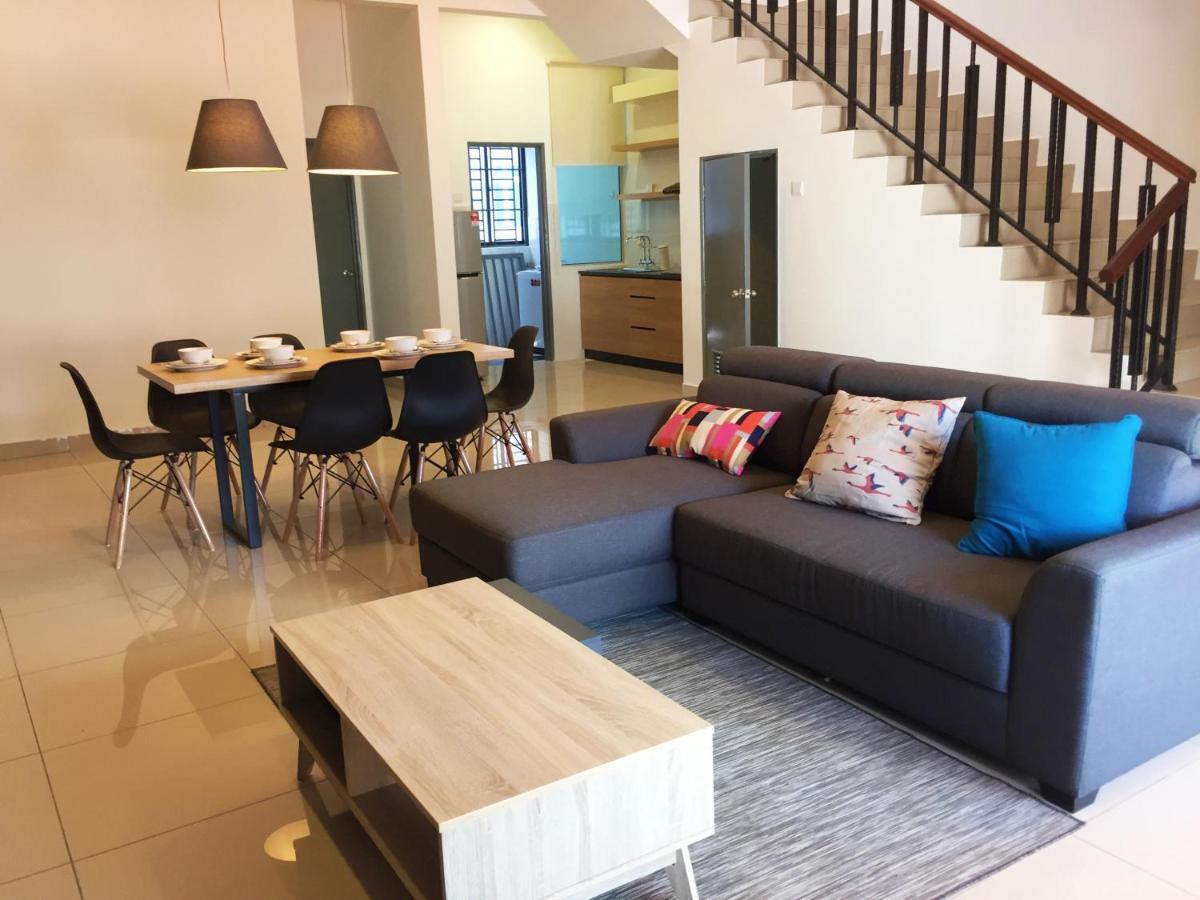 Desaru Cosy Homestay - Near Waterpark, Beach, Rapid -Wifi, Tvbox, Steamboat, Bbq Available Exteriör bild